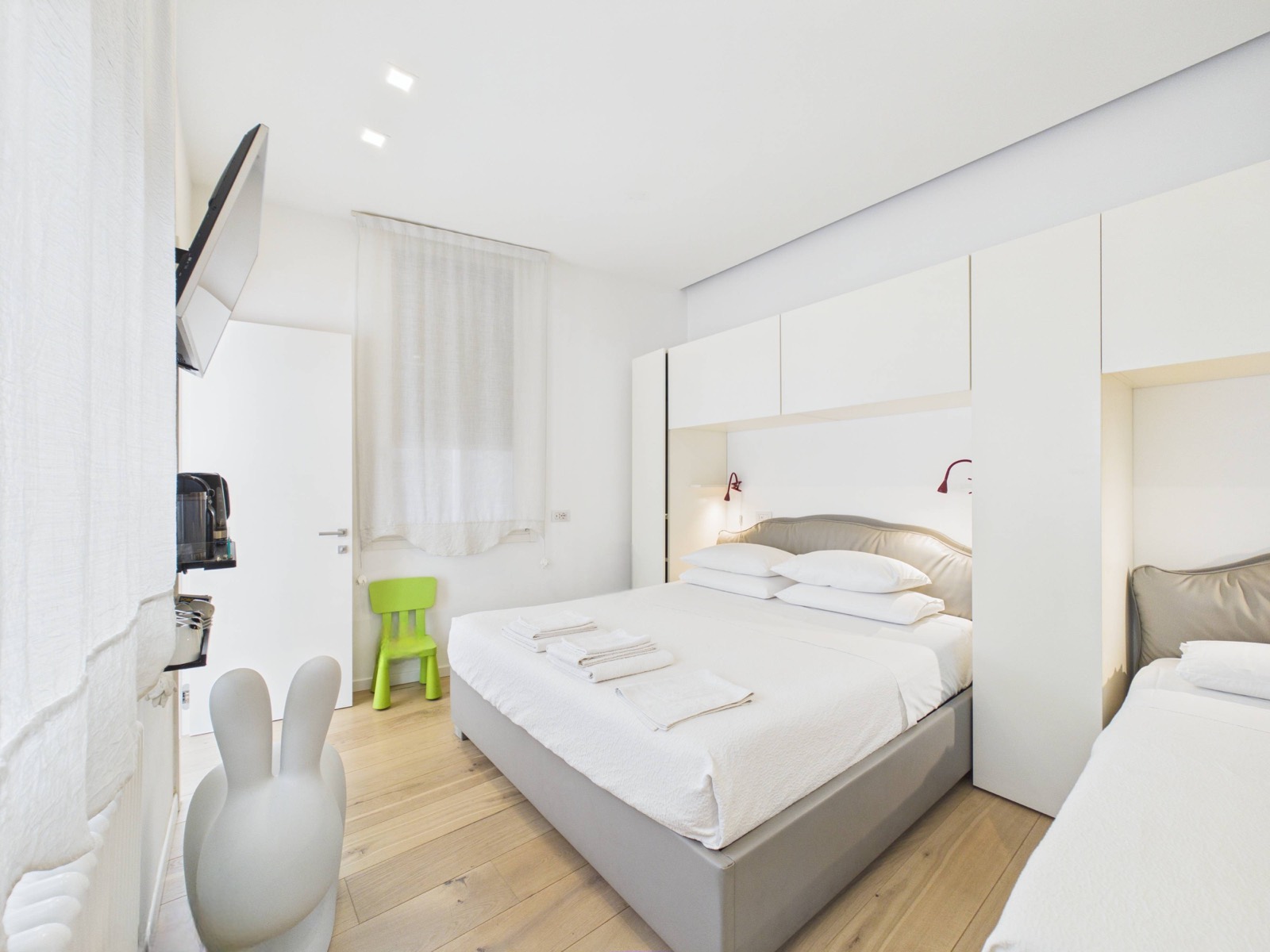 Camera con zona contenitiva